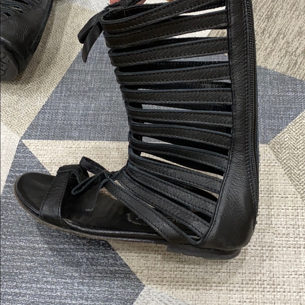 Gladiator sandals for girls size 31( very cute)